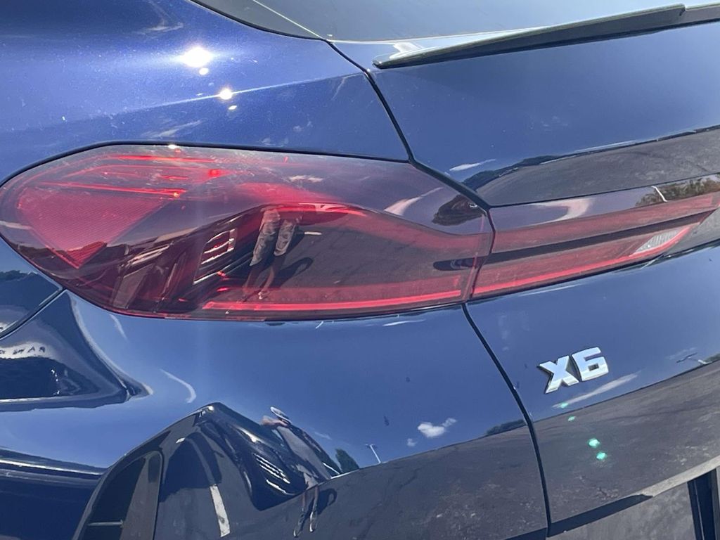 Used 2025 Blue BMW M60i image 10