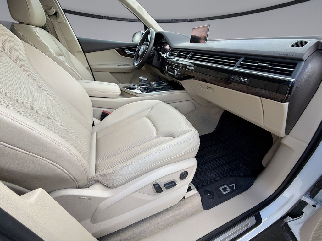Thumbnail: 2019 Audi Q7 - 15