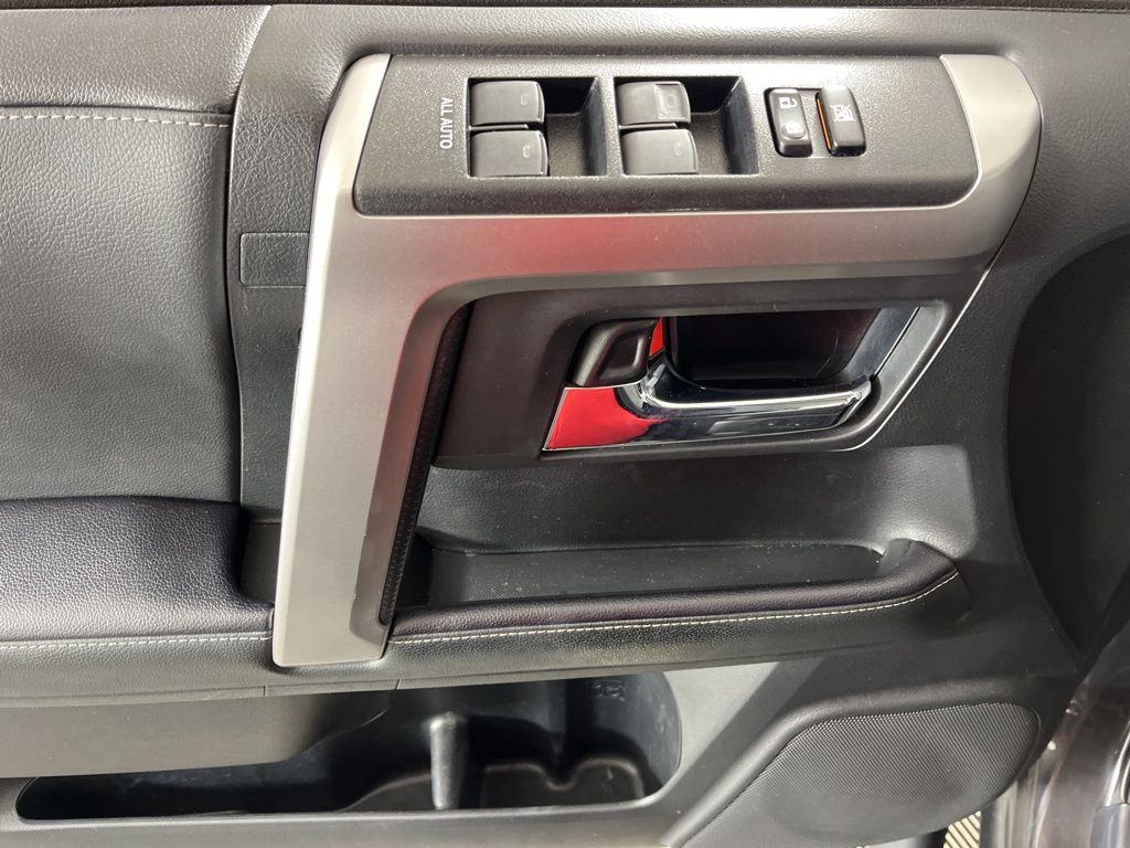 Thumbnail: 2020 Toyota 4Runner - 26