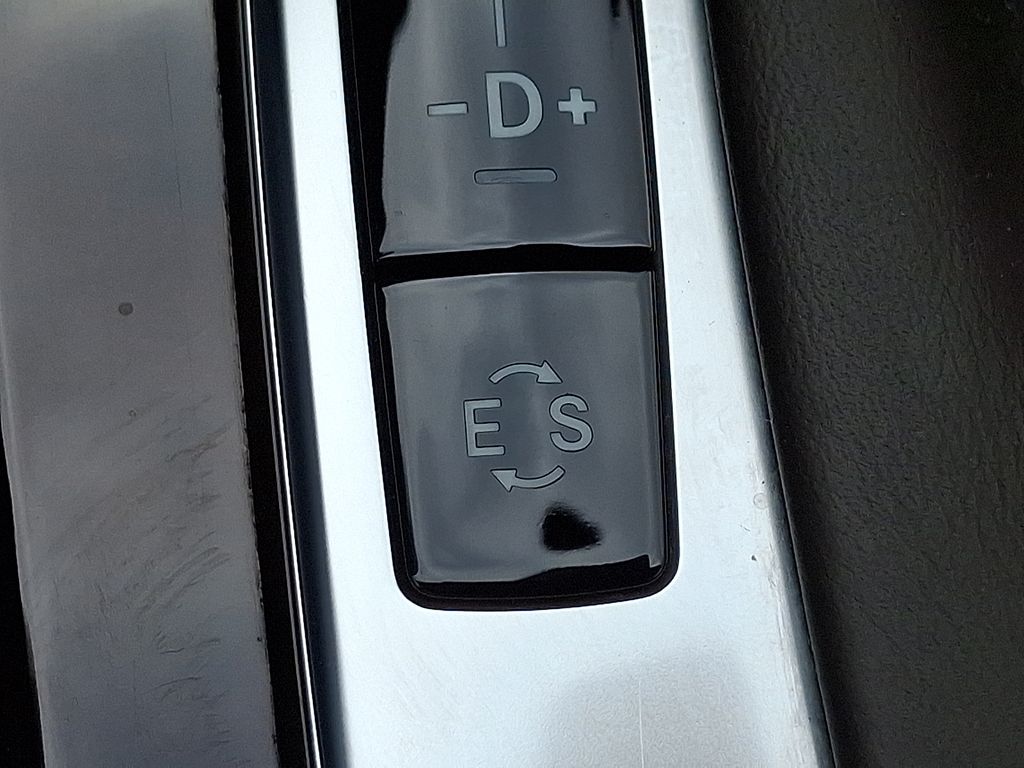 Thumbnail: 2012 Mercedes-Benz E-Class - 26