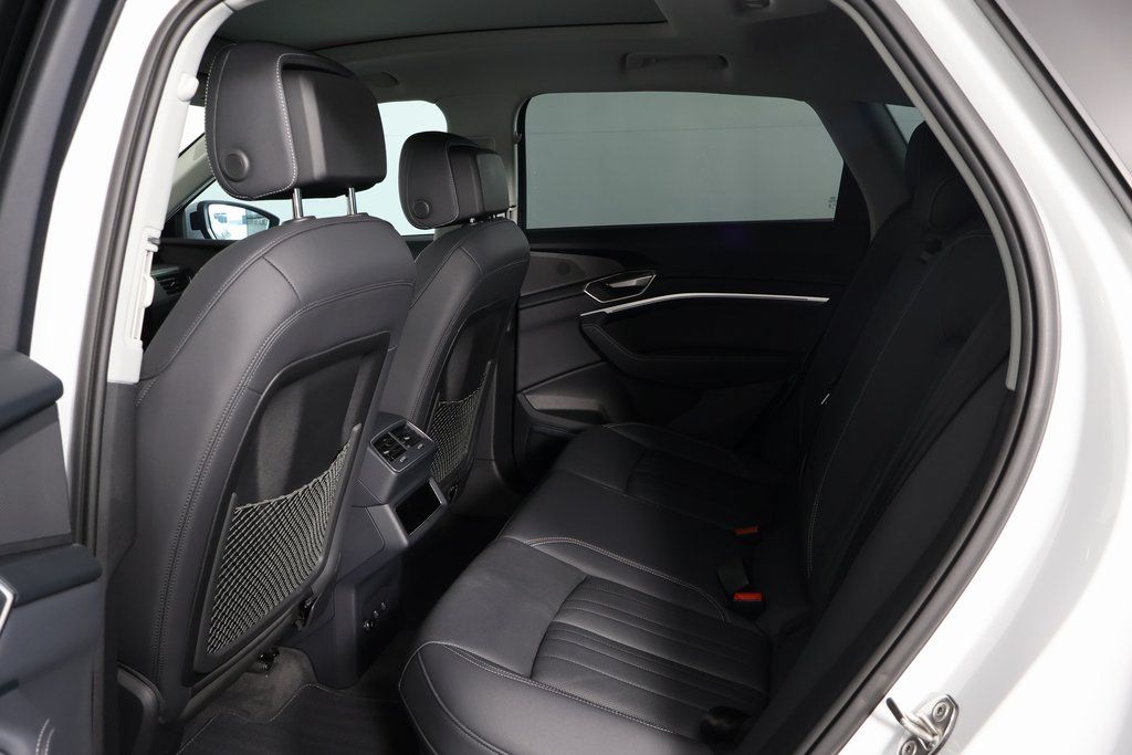 Thumbnail: 2024 Audi Q8 e-tron - 11