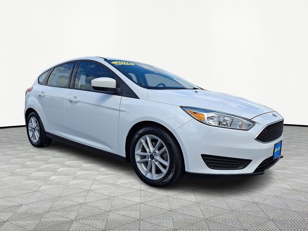 Oxford White 2018 Ford Focus SE Hatchback Hatchback Front-Wheel Drive 6-Speed Automatic