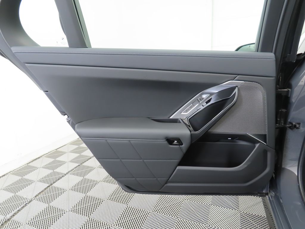 Thumbnail: 2026 BMW 7 Series - 25