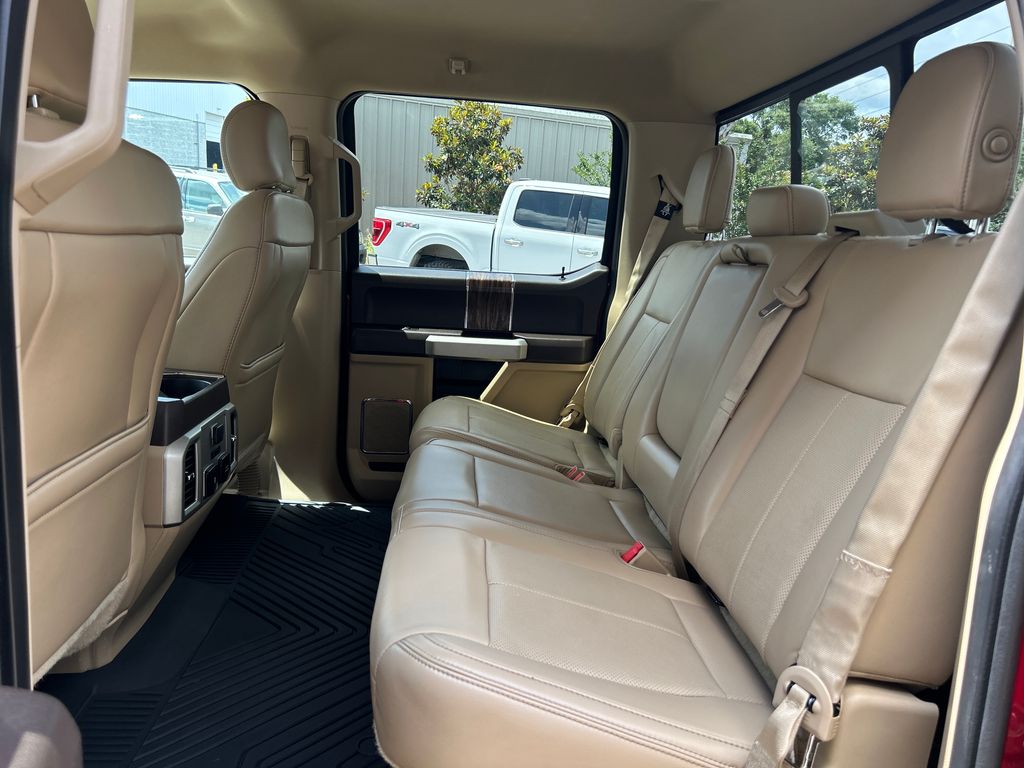 Used 2019  Ford Lariat image 10