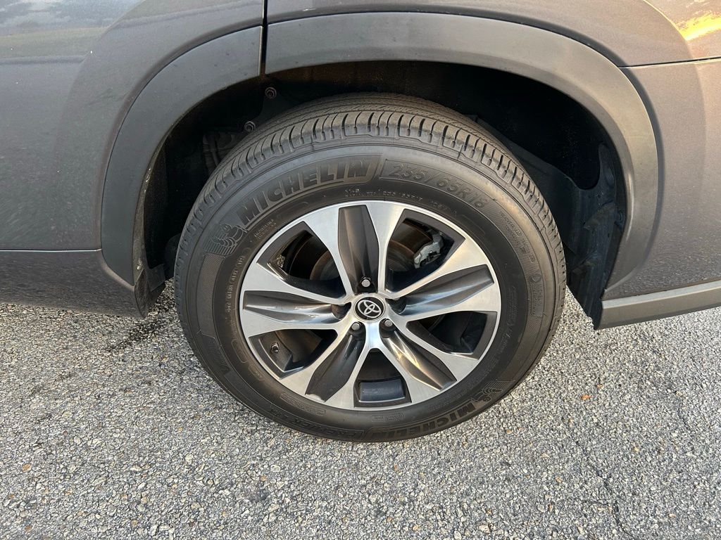 2022 Toyota Highlander XLE 9