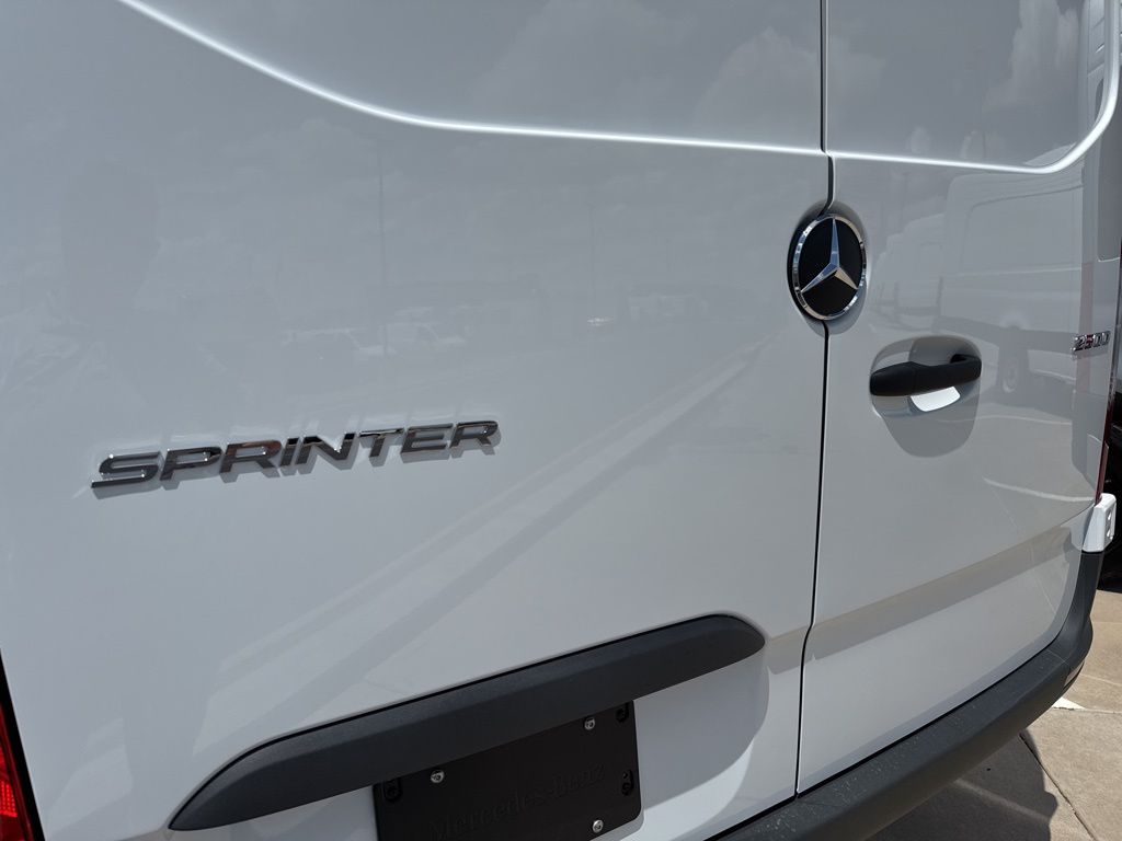 Thumbnail: 2025 Mercedes-Benz Sprinter - 6