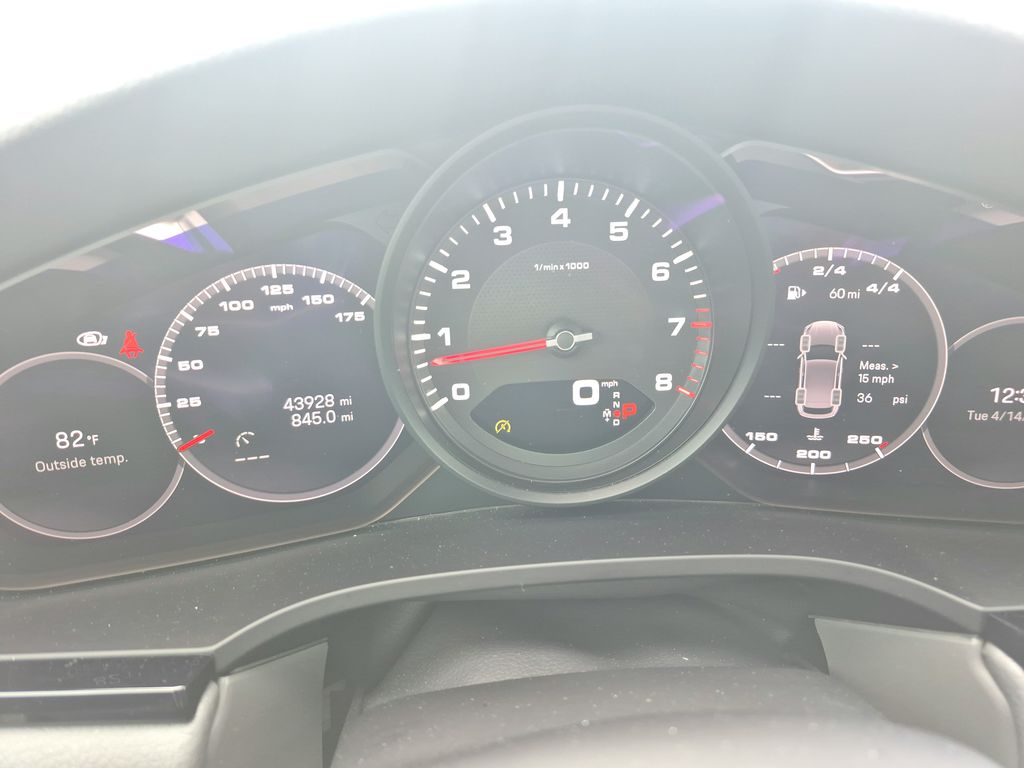 2022 Porsche Cayenne Platinum Edition - 10