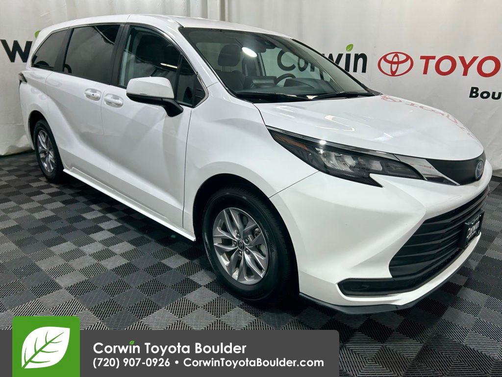 2024 Toyota Sienna LE 8-Passenger FWD