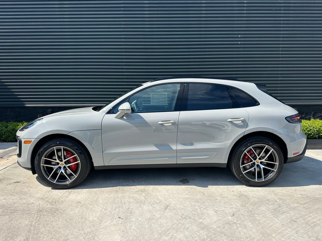 Thumbnail: 2026 Porsche Macan - 2
