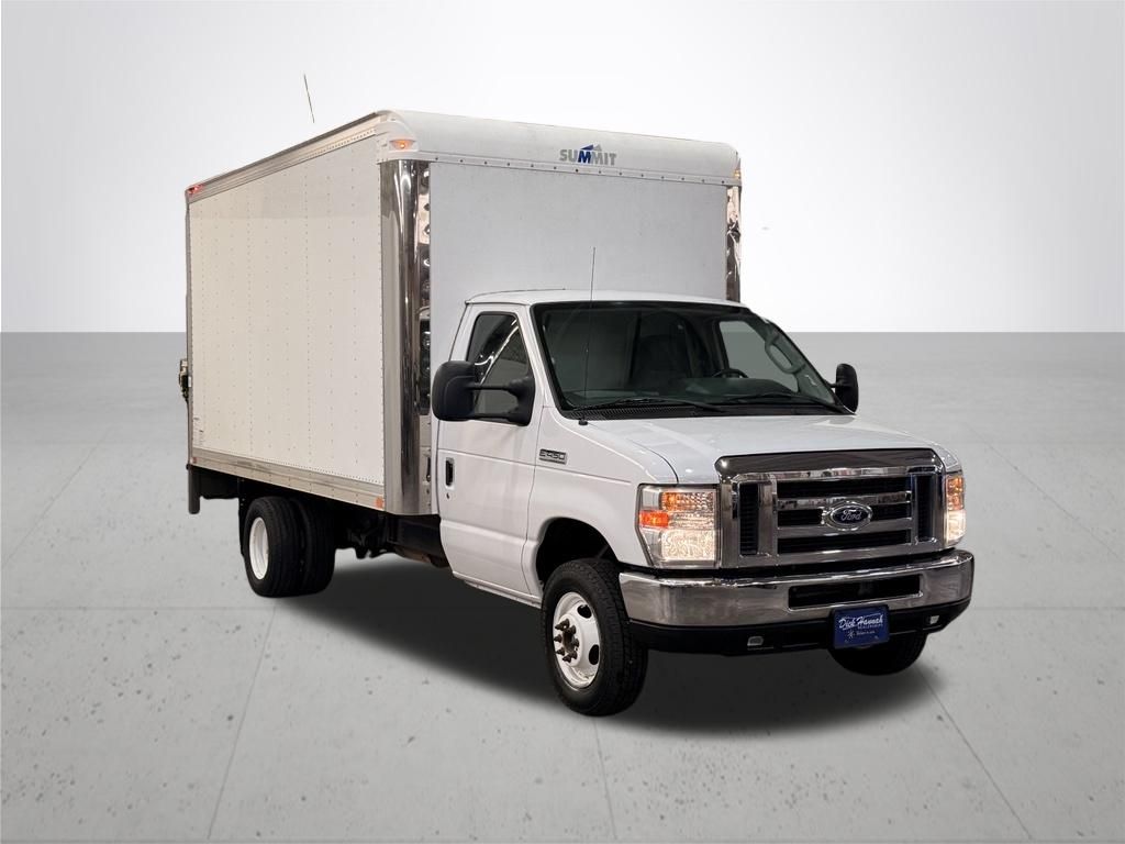 2016 Ford E-450SD Base