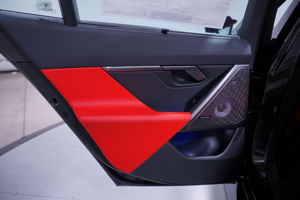 Thumbnail: 2026 BMW M5 - 16