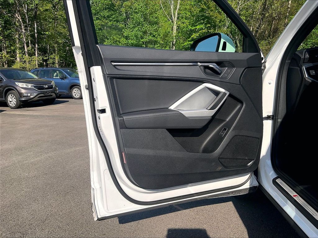 2025 Audi Q3 — photo 6