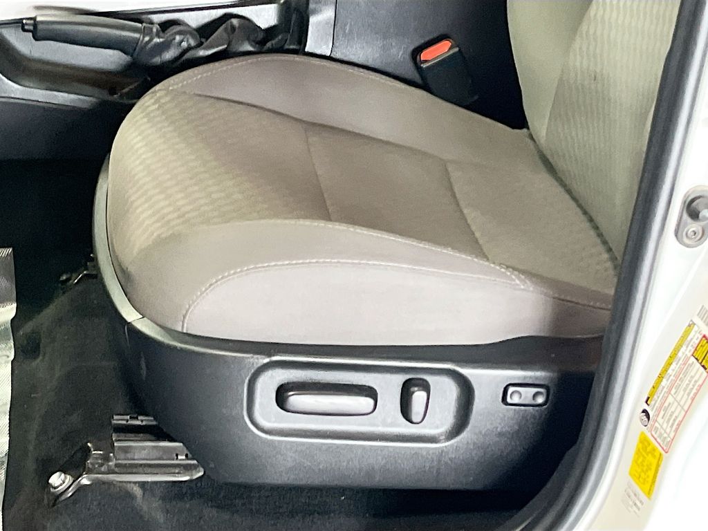 Used 2022 White Toyota SR5 image 18