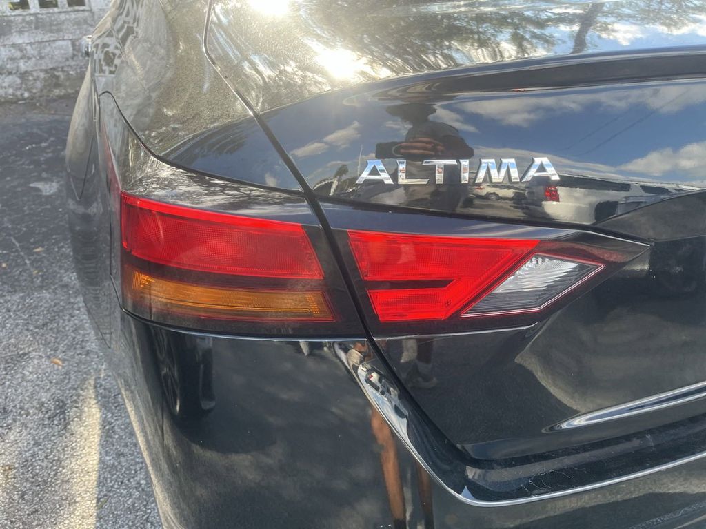 2022 Nissan Altima 2.5 SV 6