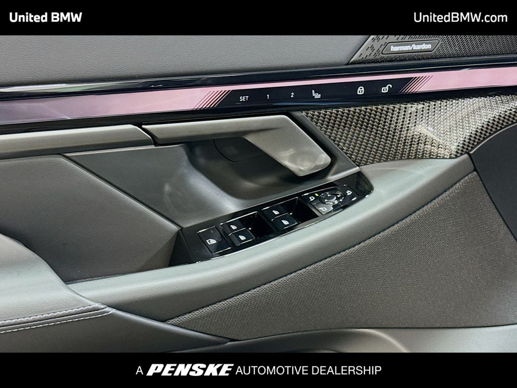 Thumbnail: 2027 BMW 5 Series - 3