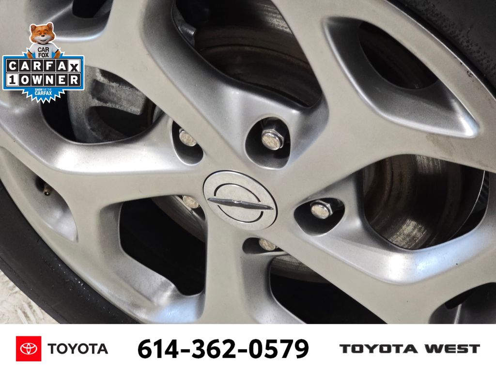 Used 2023 White Chrysler Limited image 12