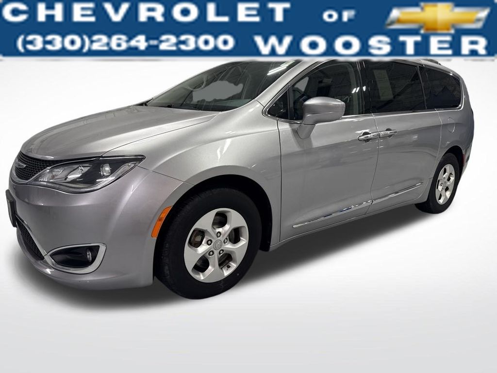 Billet Silver Metallic Clearcoat 2017 Chrysler Pacifica Touring L Plus FWD Minivan Front-Wheel Drive 9-Speed Automatic