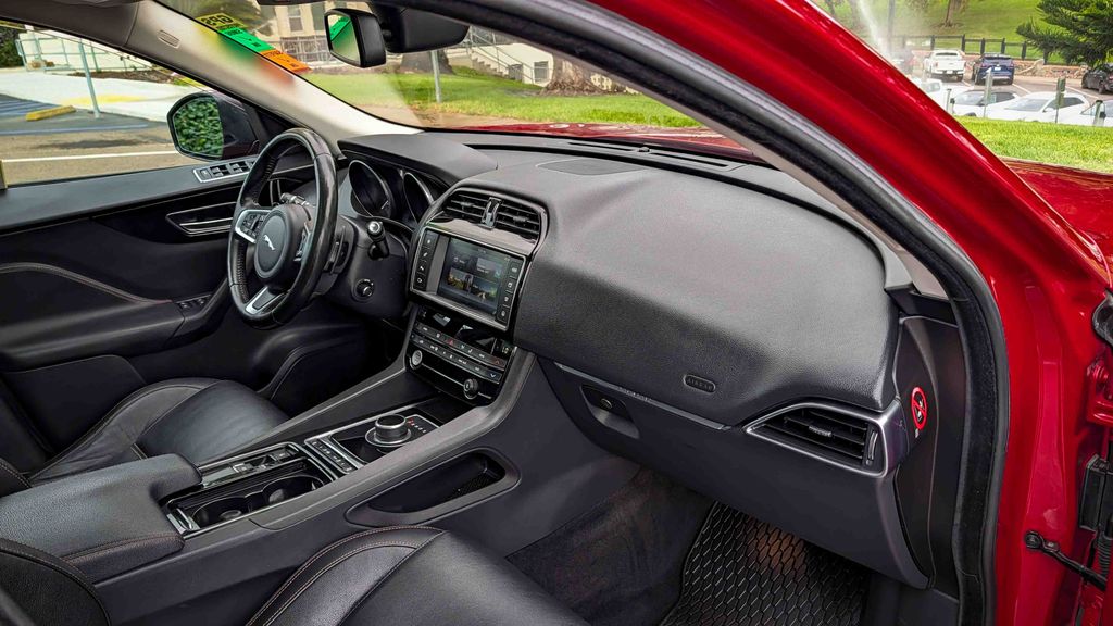 Used 2018 Jaguar F-PACE 30t Prestige 4D Sport Utility