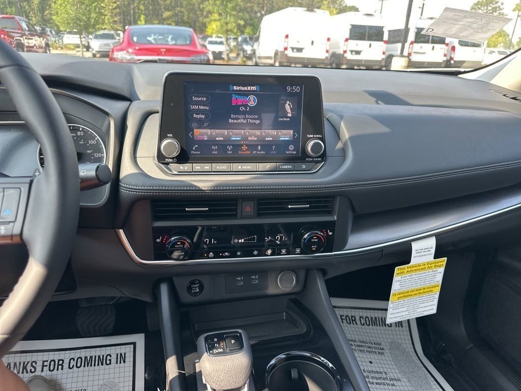 2025 Everest White Pearl Nissan Rogue SV FWD SUV