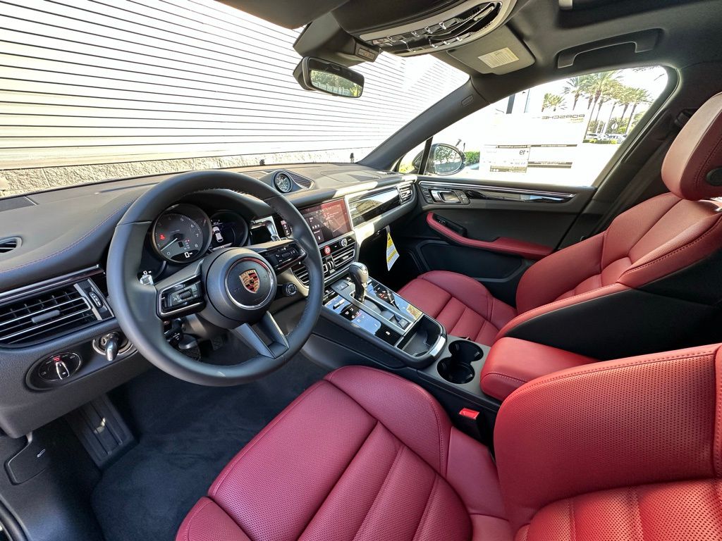 Thumbnail: 2026 Porsche Macan - 4