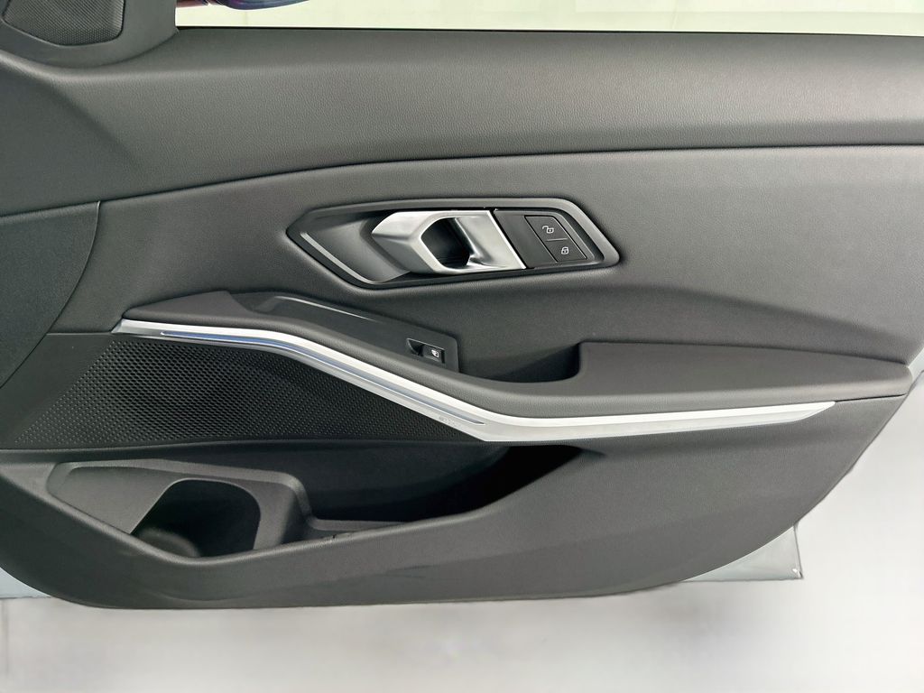 Thumbnail: 2026 BMW 3 Series - 24