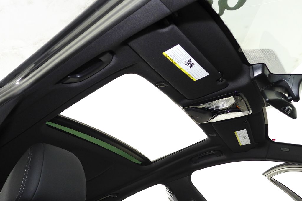 Thumbnail: 2023 BMW 5 Series - 18