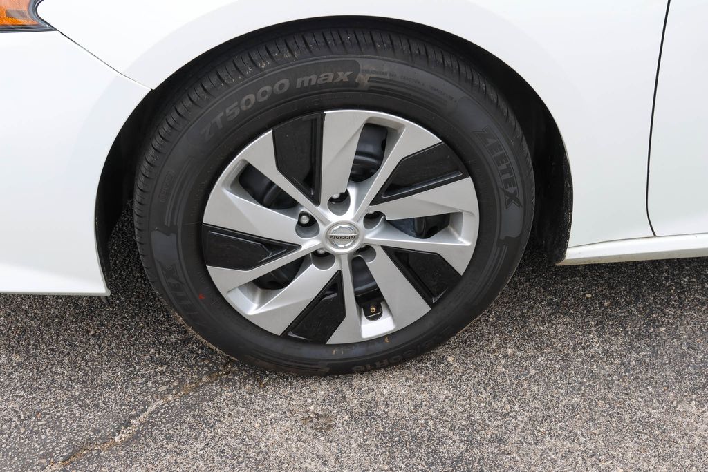 View vehicle photo 7