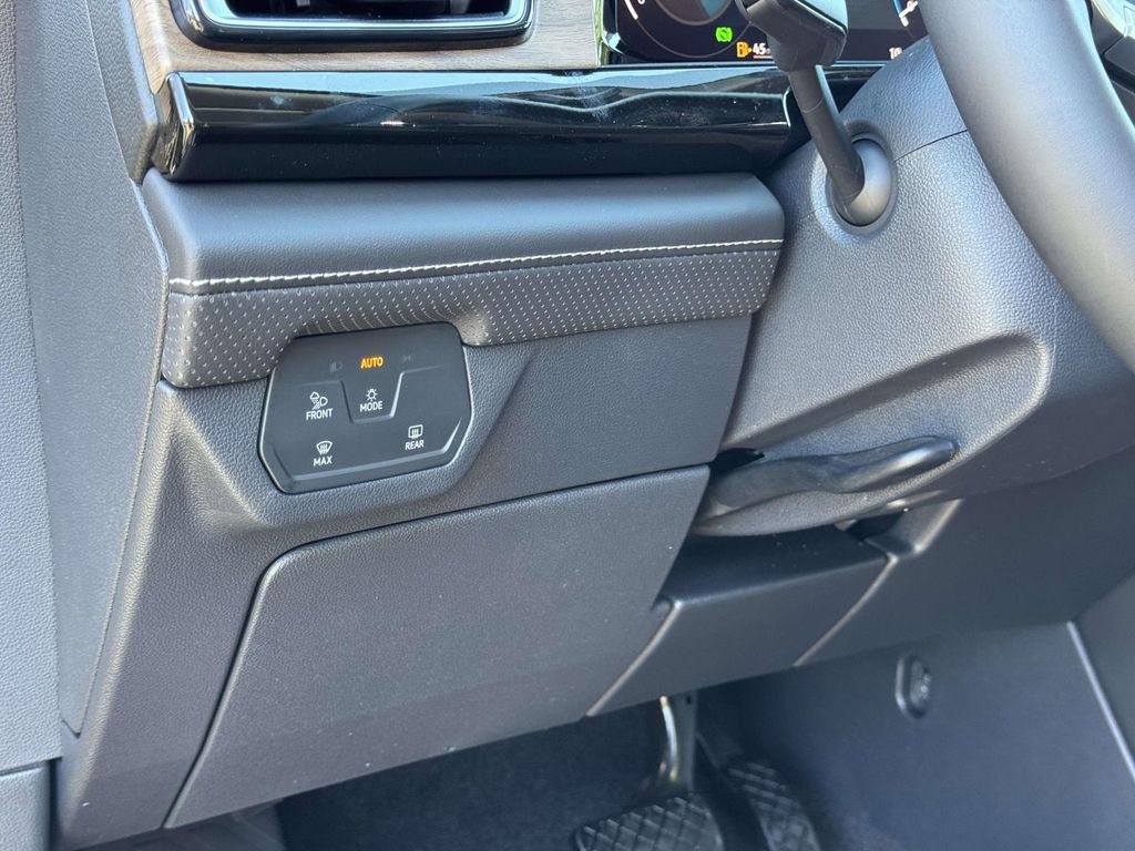 New 2026 Black Volkswagen 2.0T SE w/Technology image 28