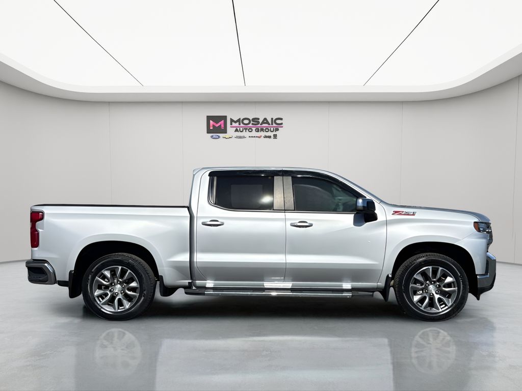 Used 2021 Chevrolet Silverado 1500 LT with VIN 1GCUYDET3MZ111888 for sale in Zumbrota, Minnesota