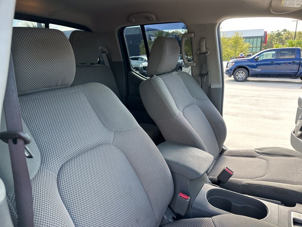 2016 Nissan Frontier SV 23