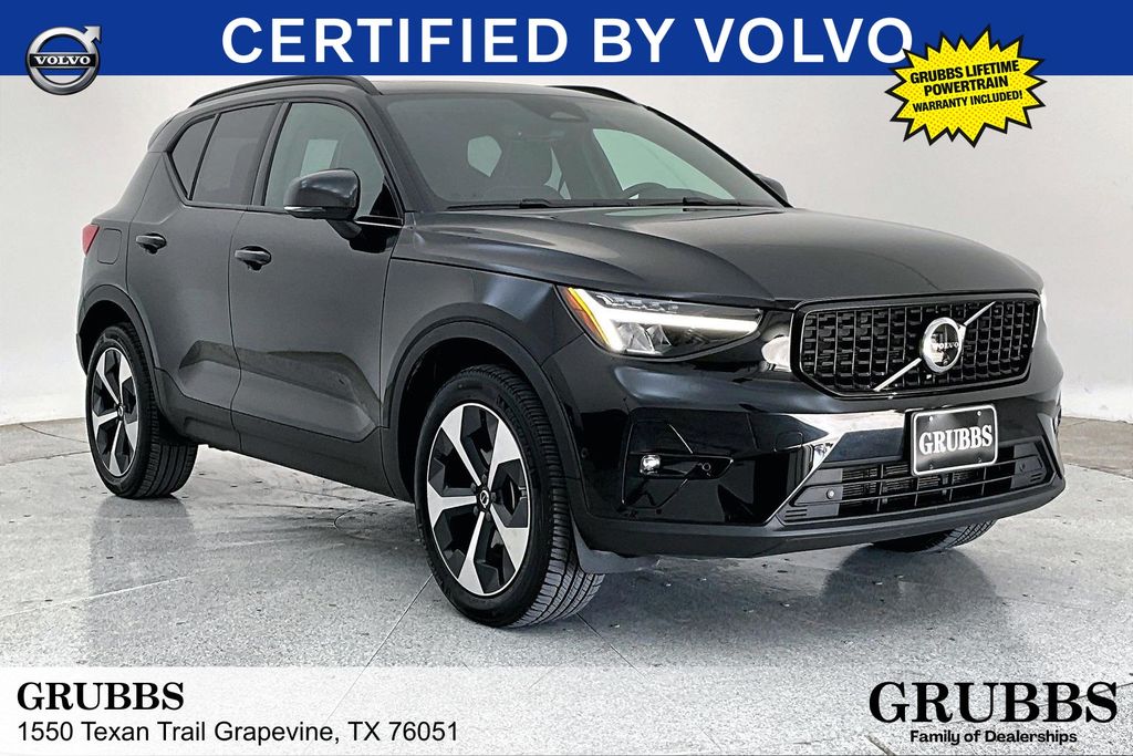 2025 Volvo XC40 B5 Plus Dark Theme AWD