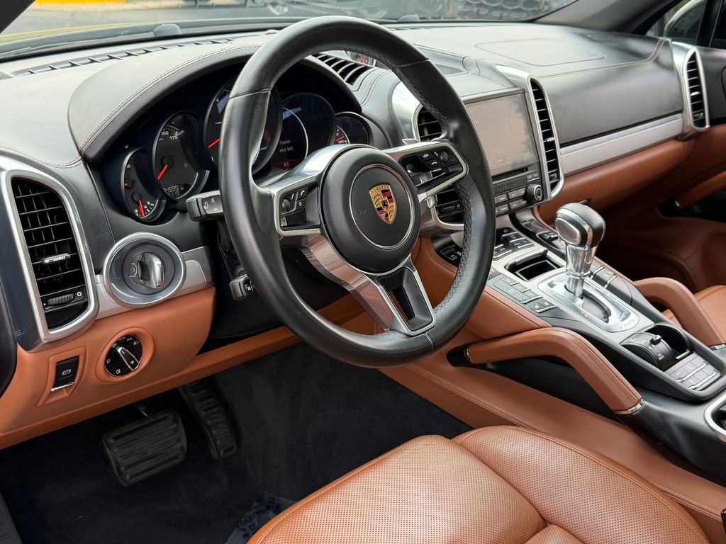 Thumbnail: 2017 Porsche Cayenne - 19