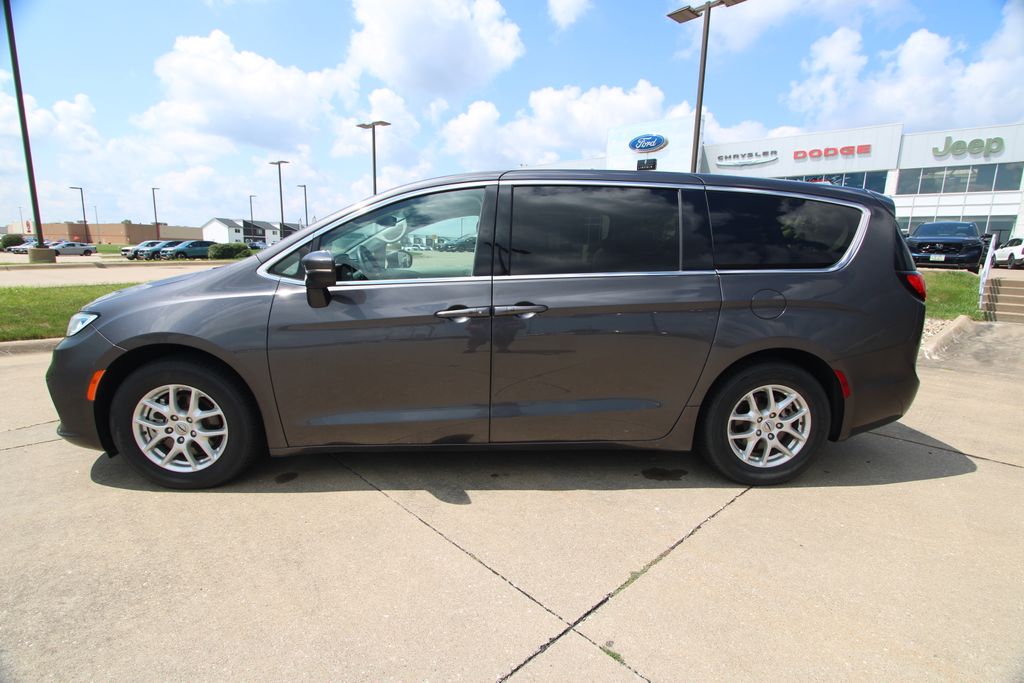 Used 2023 Chrysler Pacifica Van