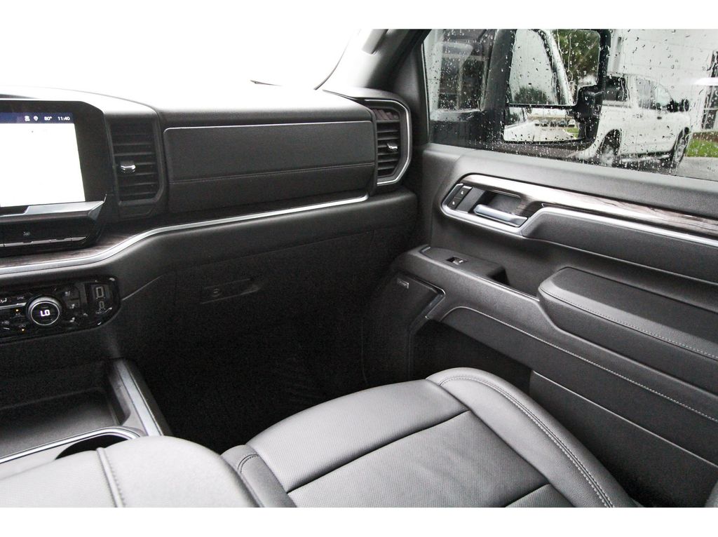 2025 Chevrolet Silverado 2500HD LTZ - 9