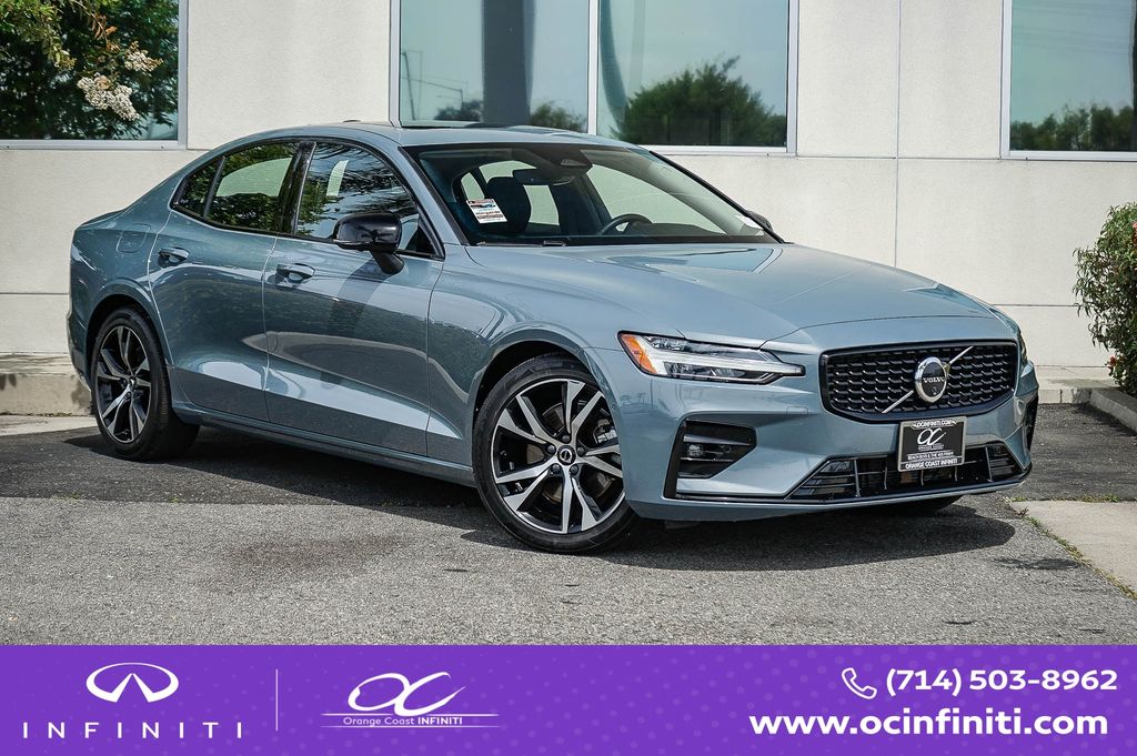 2024 Volvo S60 B5 Plus Dark Theme AWD