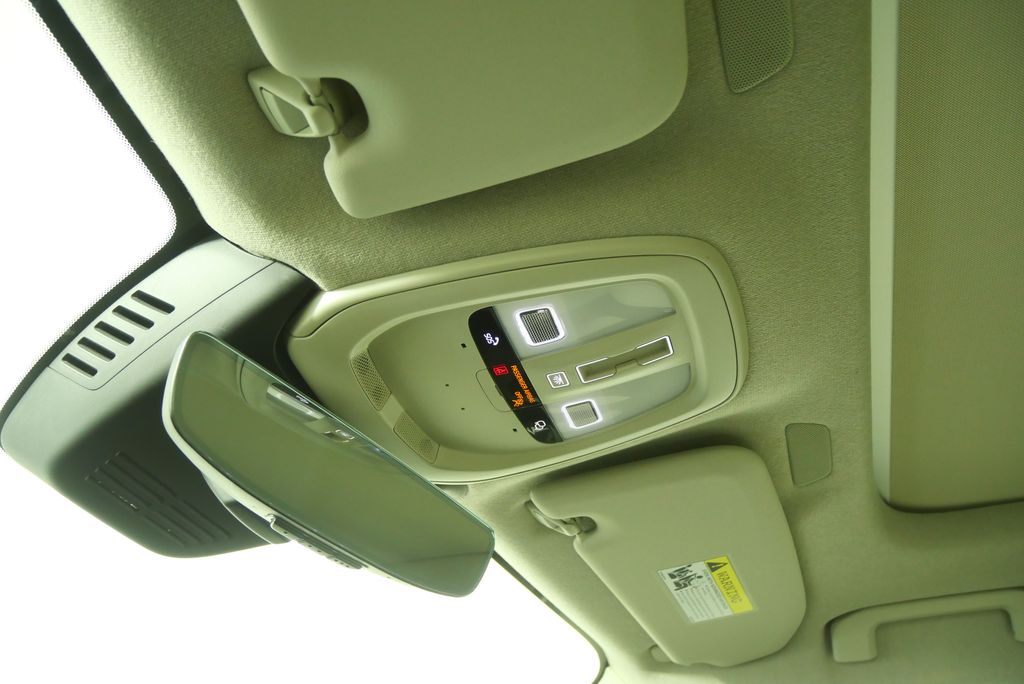 Thumbnail: 2025 Volvo XC40 - 20