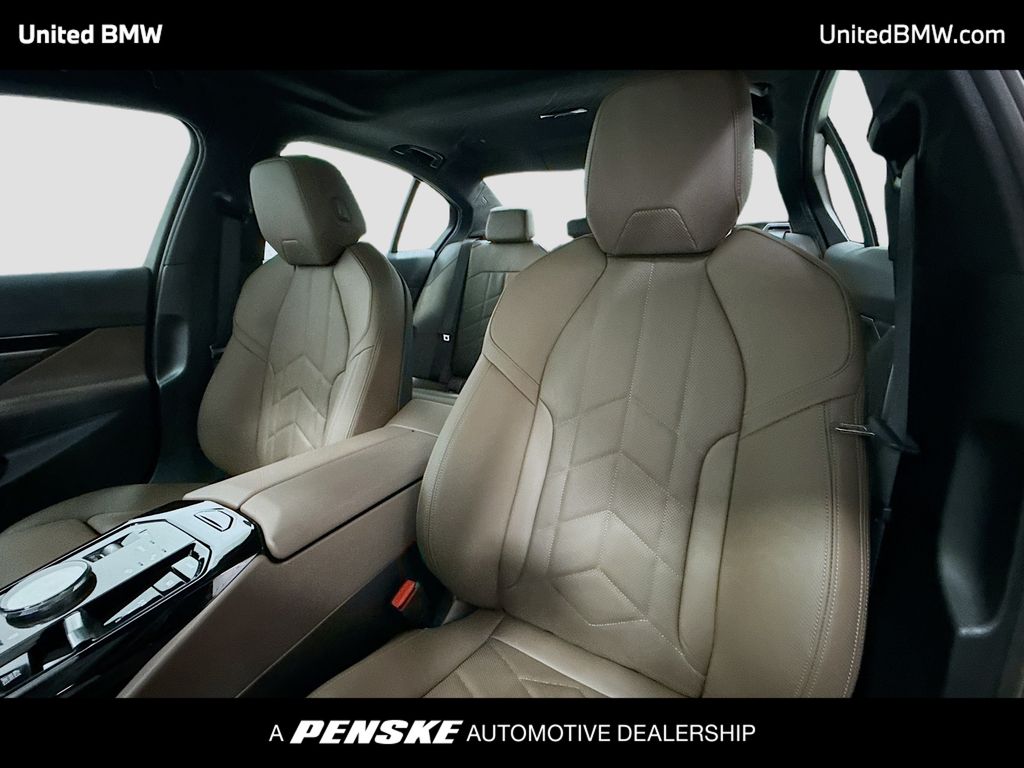 Thumbnail: 2026 BMW 5 Series - 5