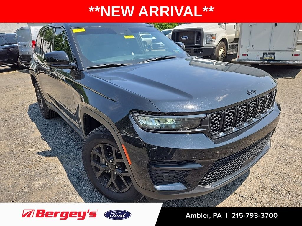 Diamond Black Crystal Pearlcoat 2024 Jeep Grand Cherokee SUV / Crossover Four-Wheel Drive 8-Speed Automatic
