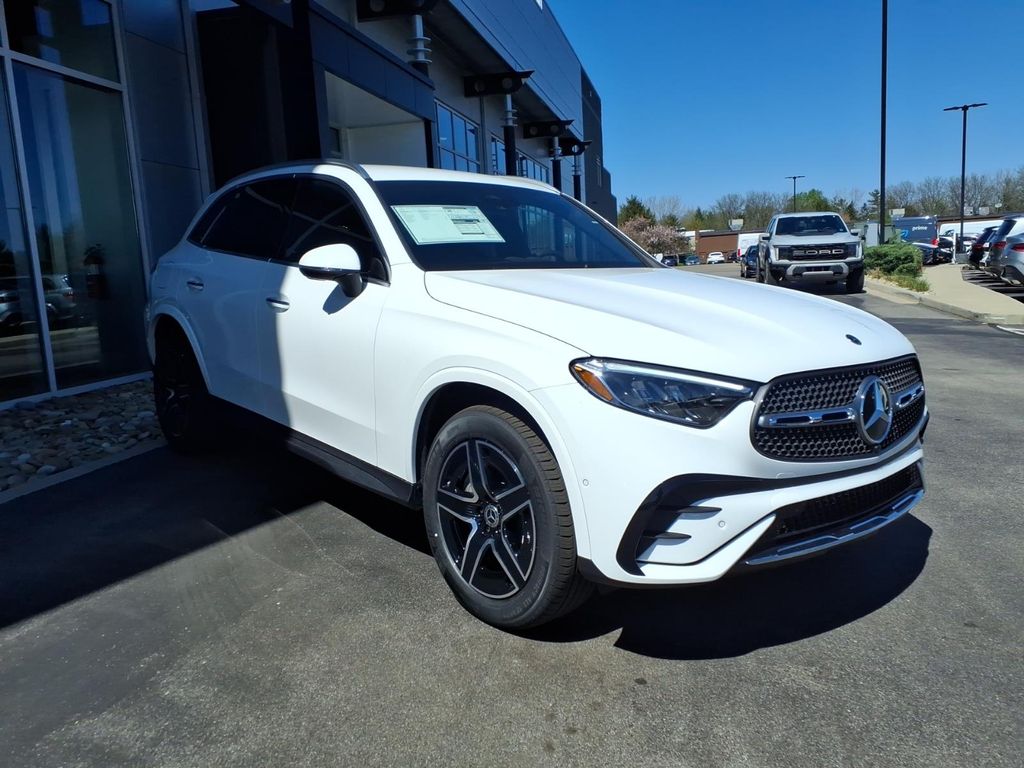 New 2026 White Mercedes-Benz GLC 300 image 8