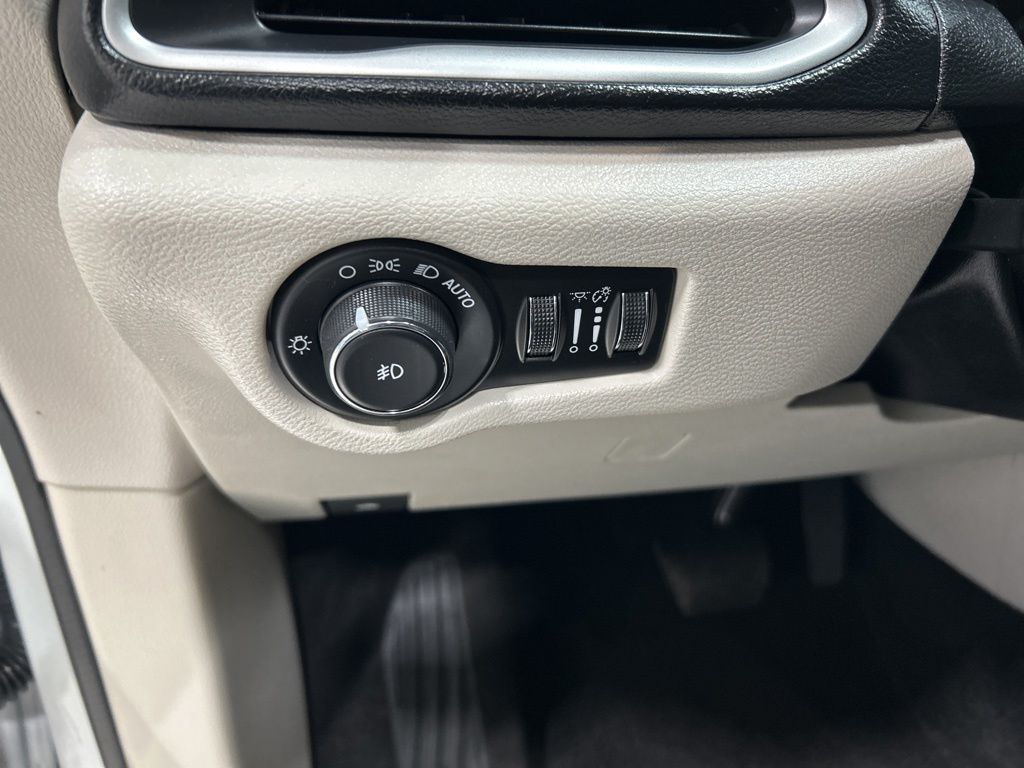 used 2018 Chrysler Pacifica car, priced at $17,139