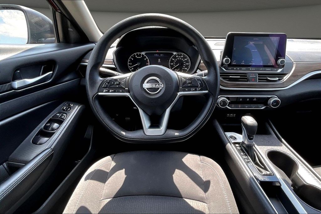 Used 2025 Nissan Altima Sedan