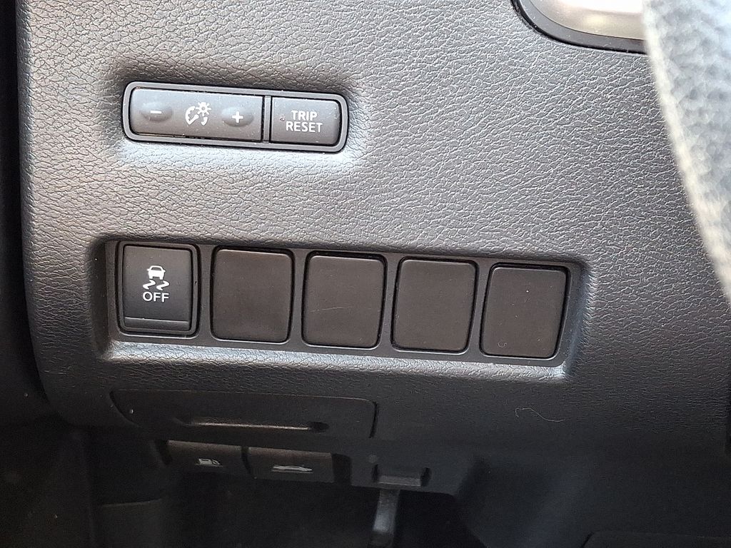 Thumbnail: 2015 Nissan Murano - 24