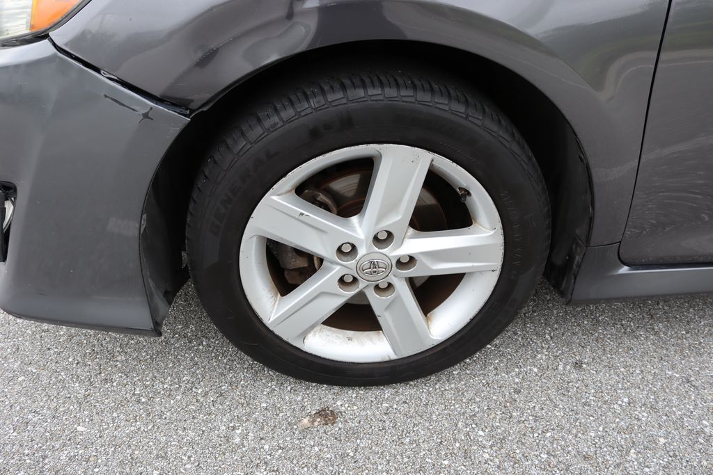 Thumbnail: 2014 Toyota Camry - 4