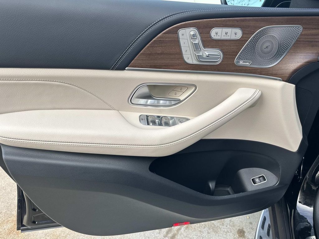 Thumbnail: 2026 Mercedes-Benz GLS - 24