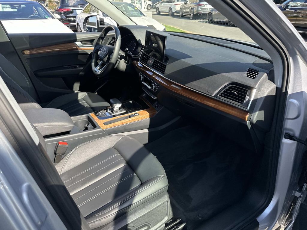 Thumbnail: 2023 Audi Q5 - 21