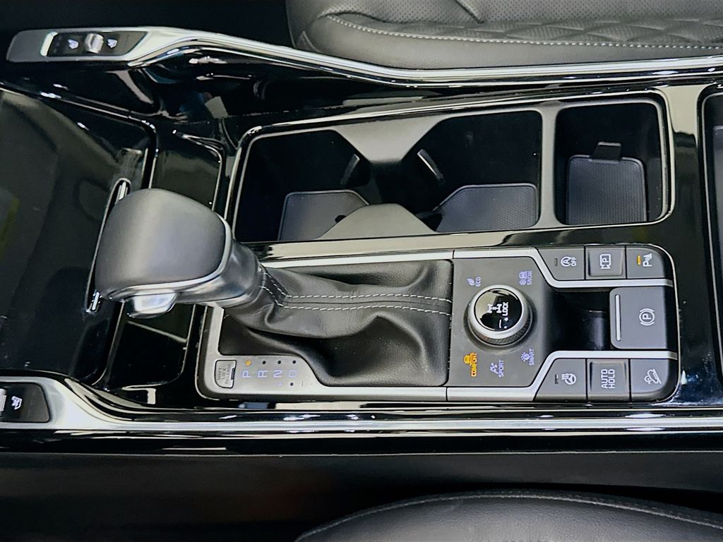 Thumbnail: 2023 Kia Sorento - 17