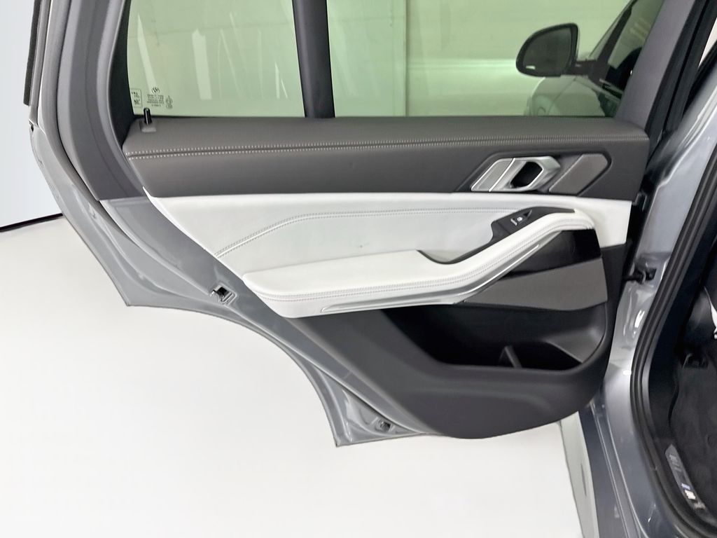 Thumbnail: 2026 BMW X5 - 25