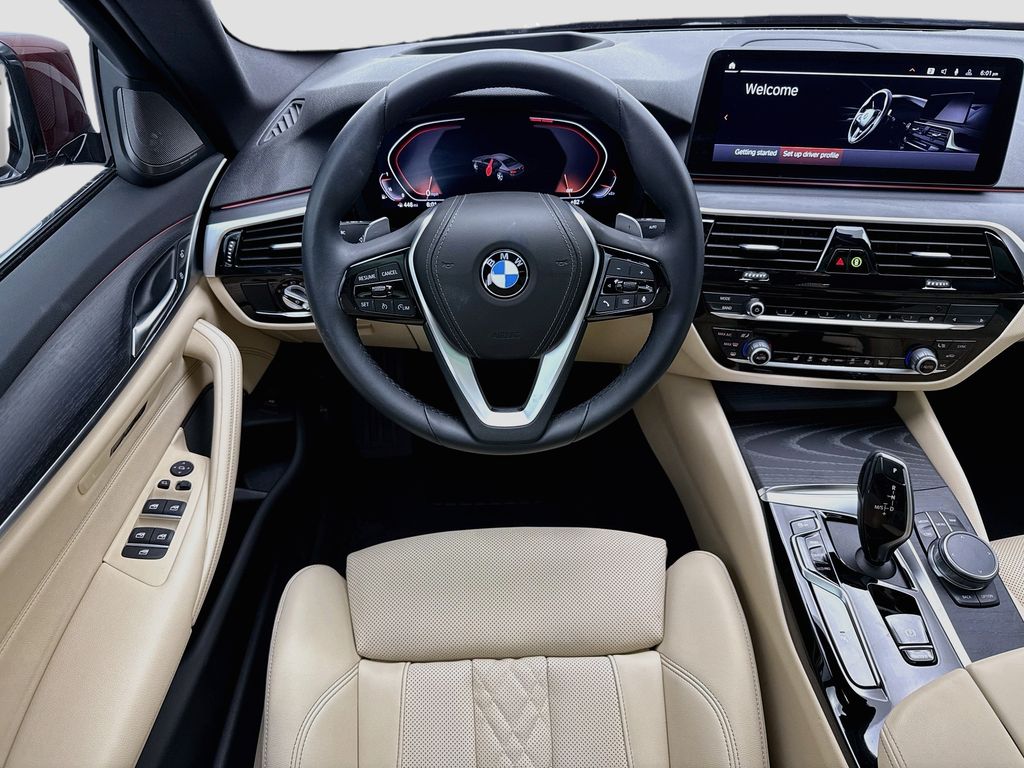 Thumbnail: 2023 BMW 5 Series - 10