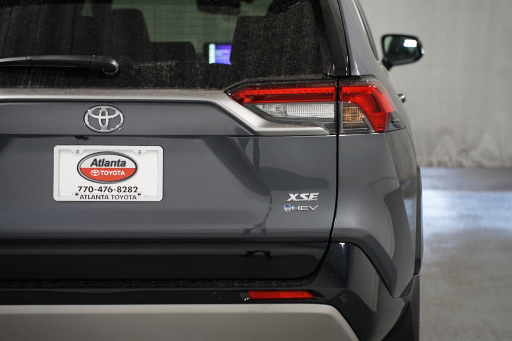 2025 Toyota RAV4 XSE 10