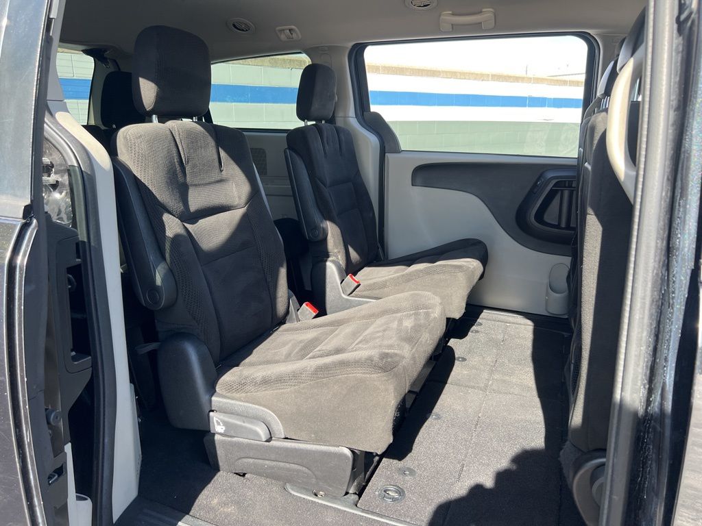 Thumbnail: 2016 Dodge Grand Caravan - 25